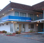 12MOTEL 6