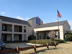 3MOTEL 6