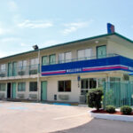 3MOTEL 6