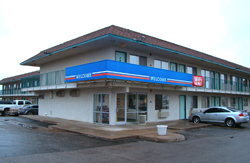 8MOTEL 6