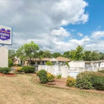 KNIGHTS INN