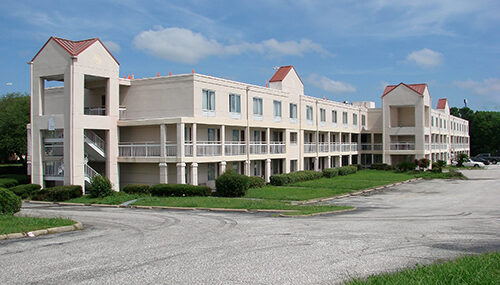 QUALITY ROOF INN